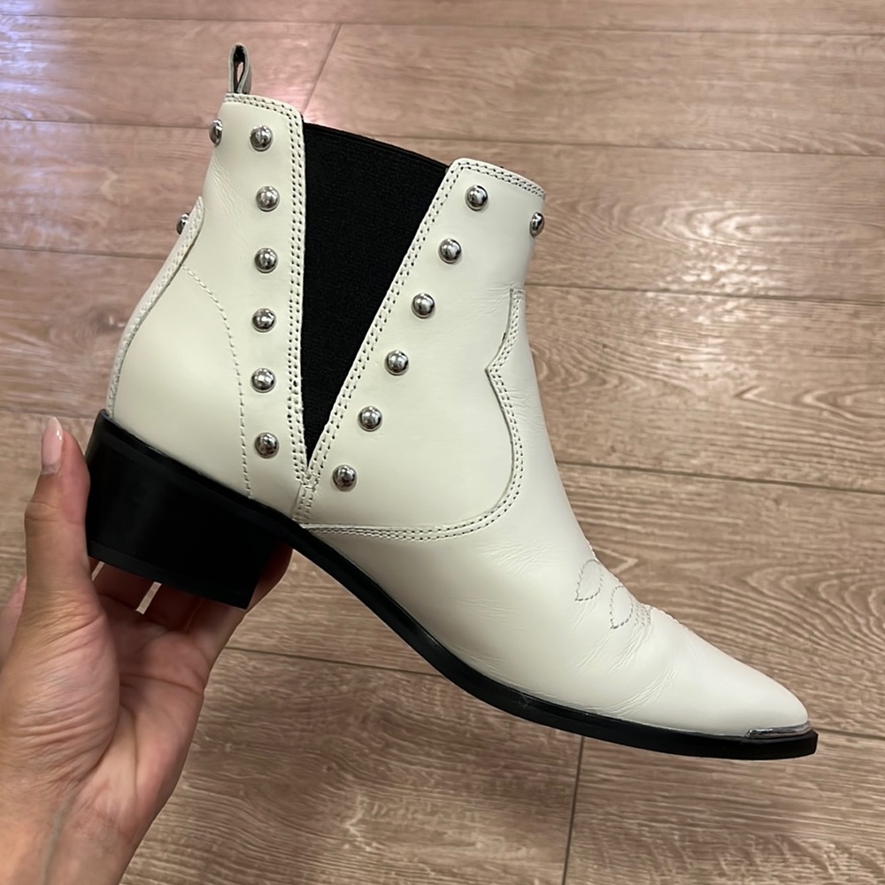 LIKE NEW - Marc Fisher Booties